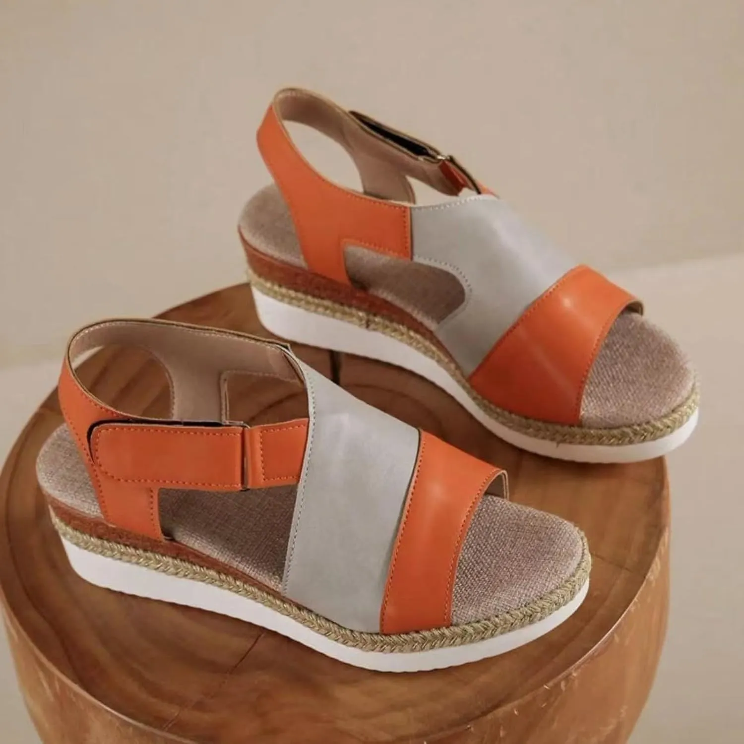 Flat Sandals for Women Memory Foam Flip Flops with Arch Support Platform Open Toe Slippers Womens Slippers Grounded Footwear