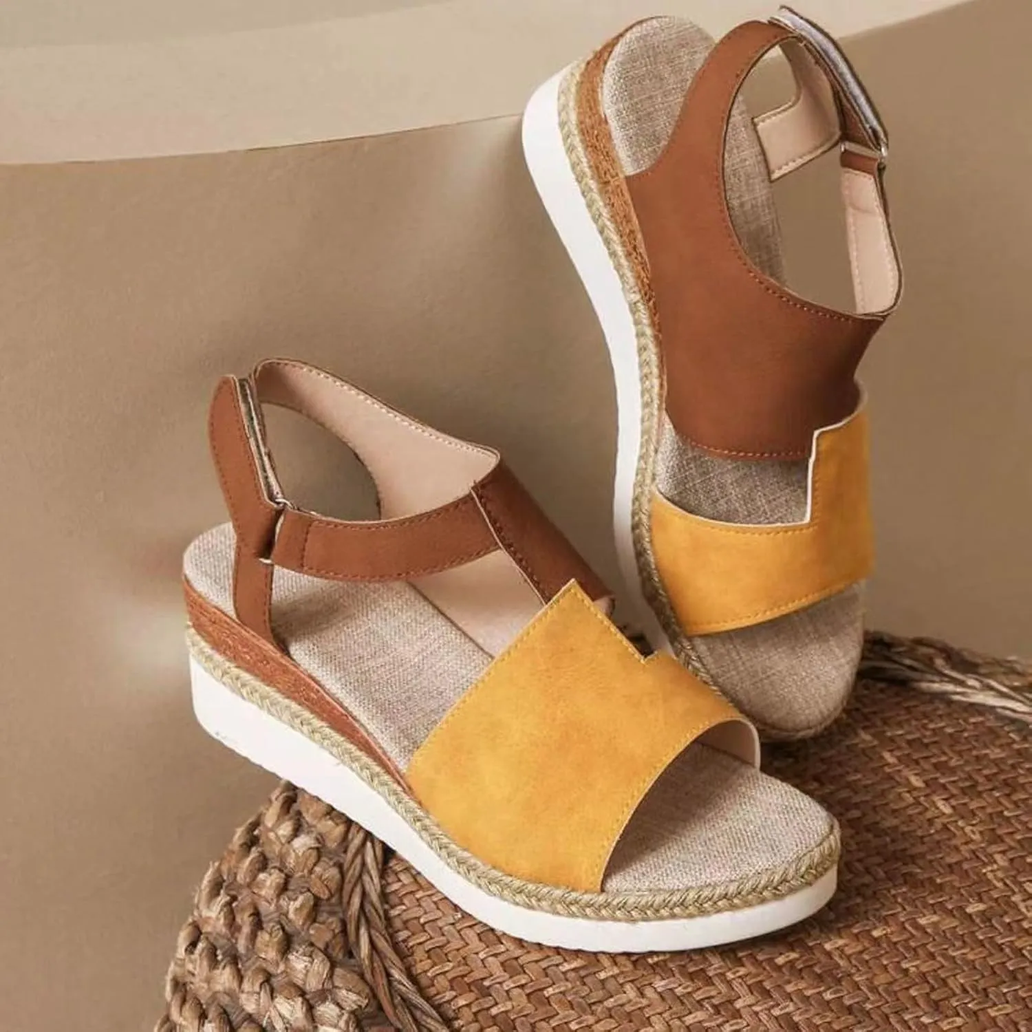 Flat Sandals for Women Memory Foam Flip Flops with Arch Support Platform Open Toe Slippers Womens Slippers Grounded Footwear
