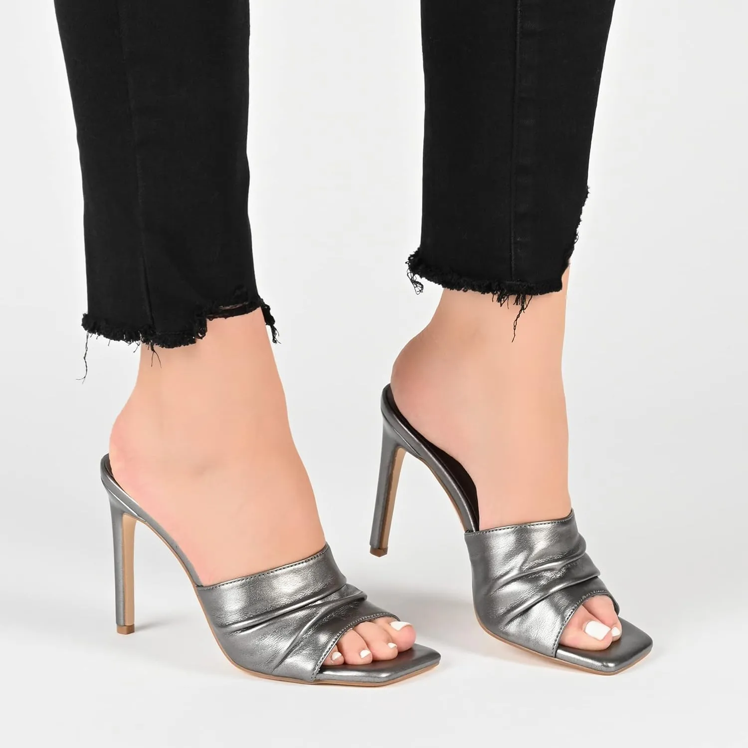 Journee Women's Comfort Foam Camber Sandals