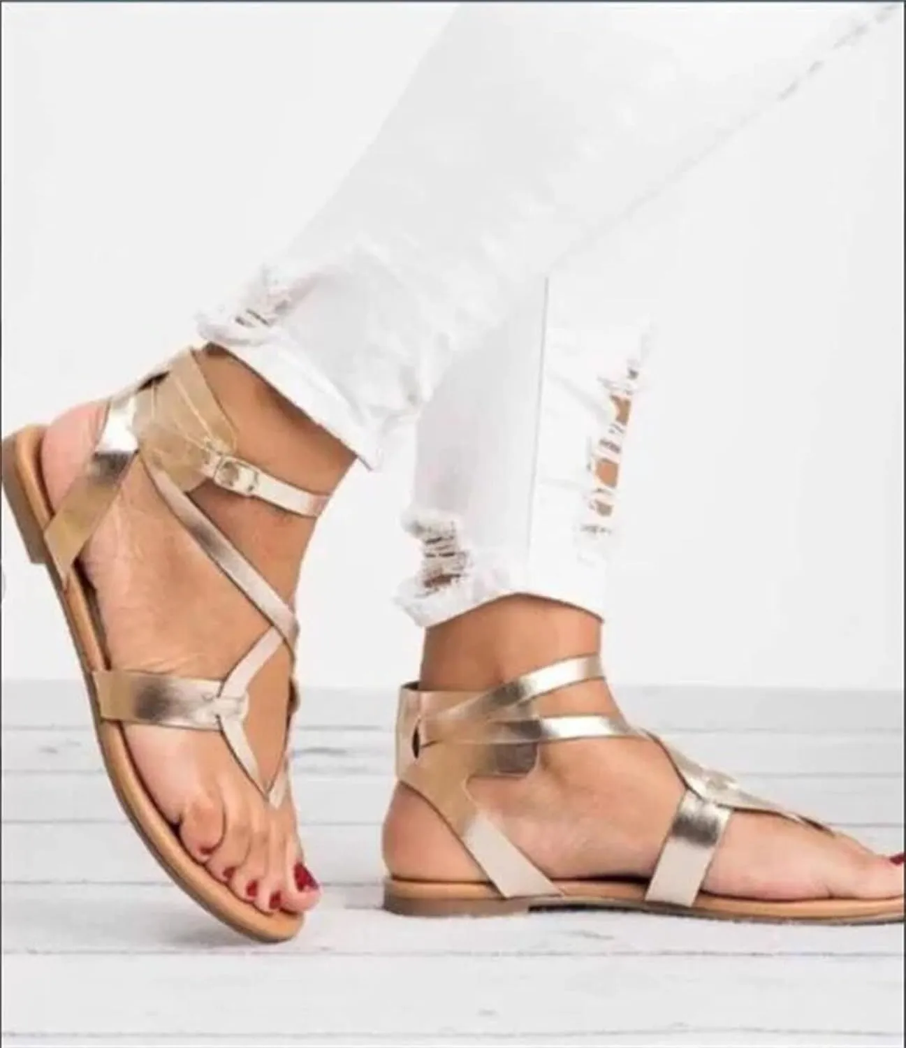 Lausiuoe Summer Sandals For Women 2022 Dressy Strappy Flat Sandals Casual Wide Width Gladiator Walking Thong Flip Flops