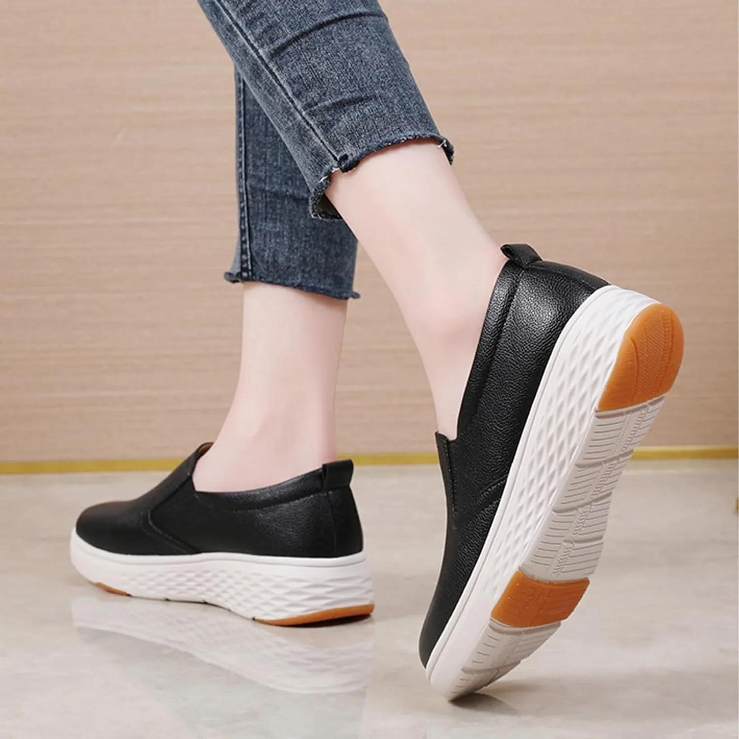 Women's Round Toe Leather Platform Loafers Comfortable Slip On Lightweight Non Slip Walking Shoes Soft Breathable Work Shopping Driving Shoes