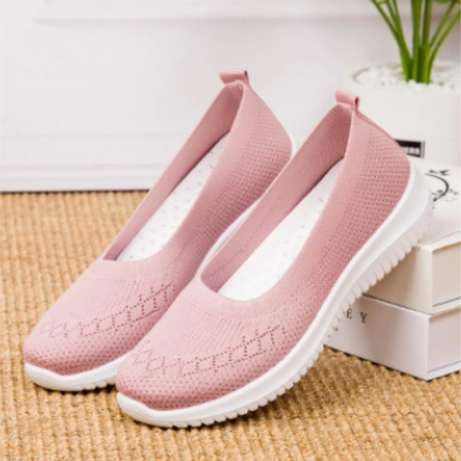 Womens Shoes Slip On Cute Round Toe Women's Sneakers Loafers Casual Solid Color Lightweight Running Shoes Loafers for Women Casual Walking Shoe
